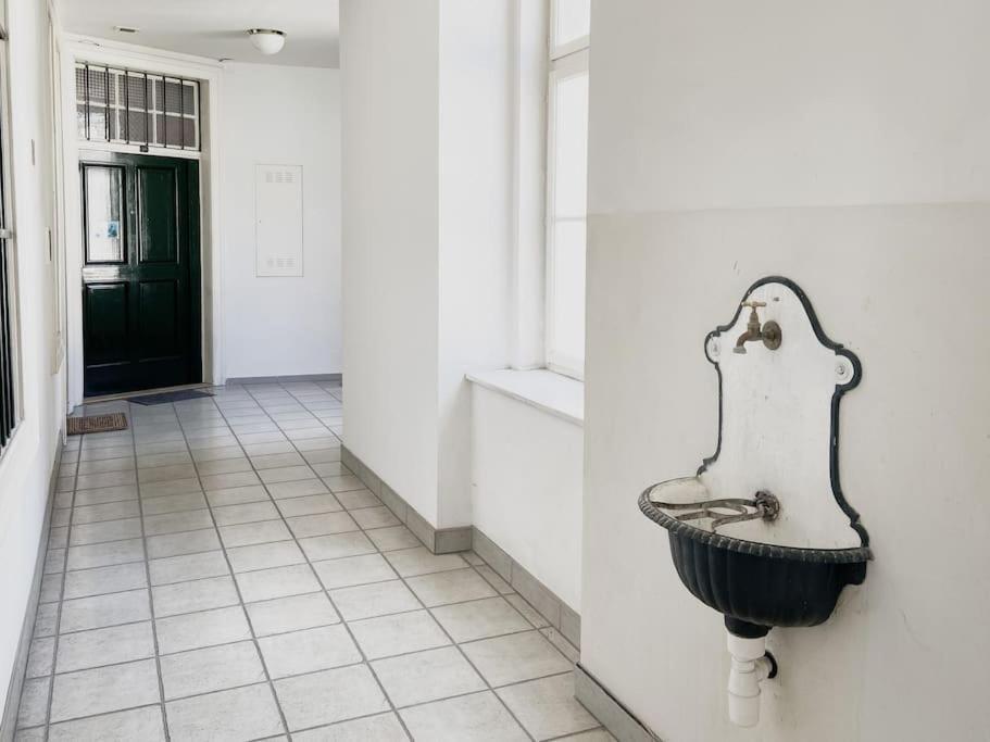 Stylish Designer Apartment At The Center Of Vienna Naschmarkt Екстер'єр фото